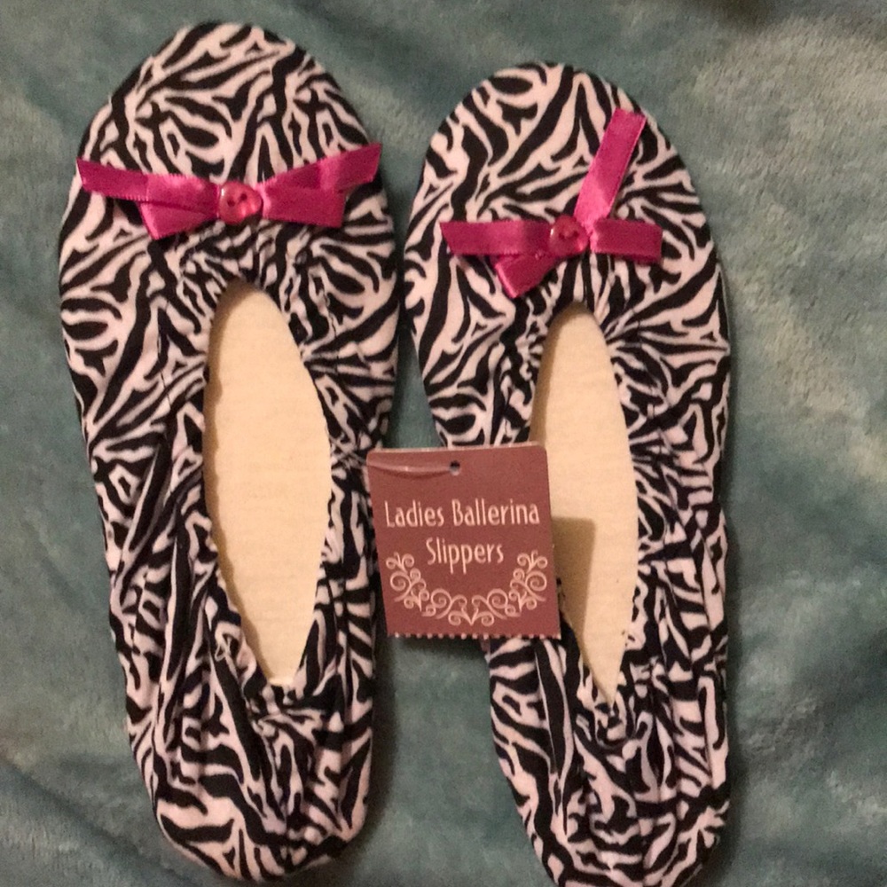 Zebra print lady’s slippers. Size 6